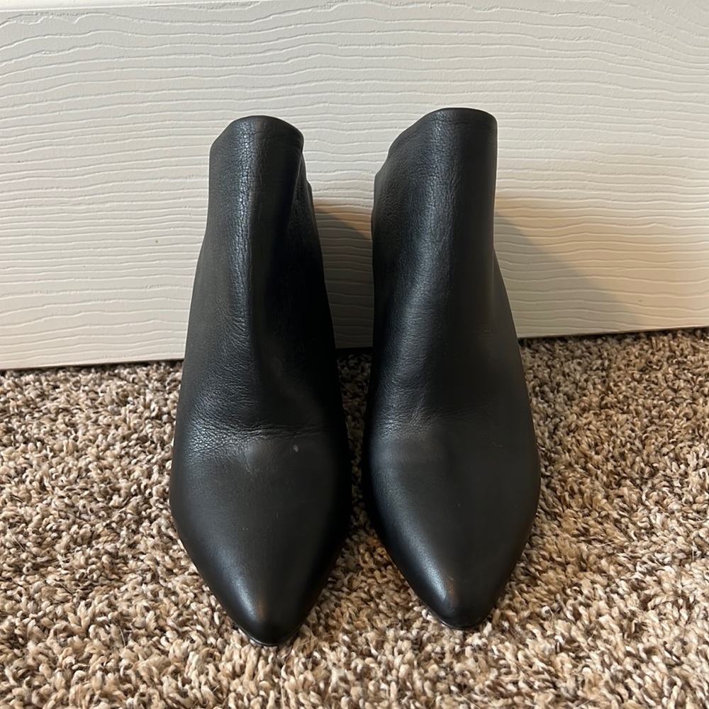 VINCE CAMUTO heels. Real Made In Italy.